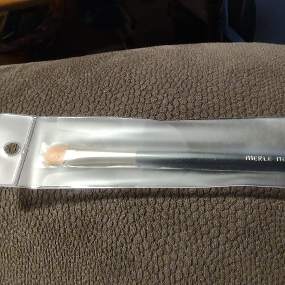 Original Merle Norman Concealing Brush #59945 New in Original Package Untouched - Picture 2 of 2